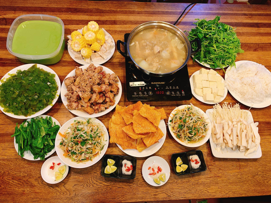 Lẩu gà dấm bỗng. Lẩu gà dấm bỗng.