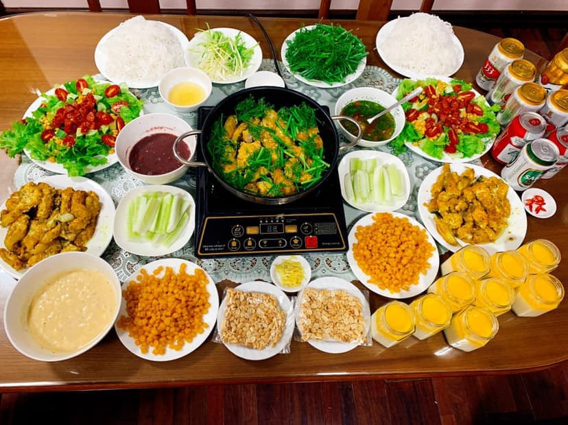 Chả cá, salat sốt chanh leo, sữa chua phomai. Chả cá, salat sốt chanh leo, sữa chua phomai.