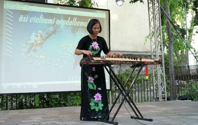 Tiết mục đàn tranh