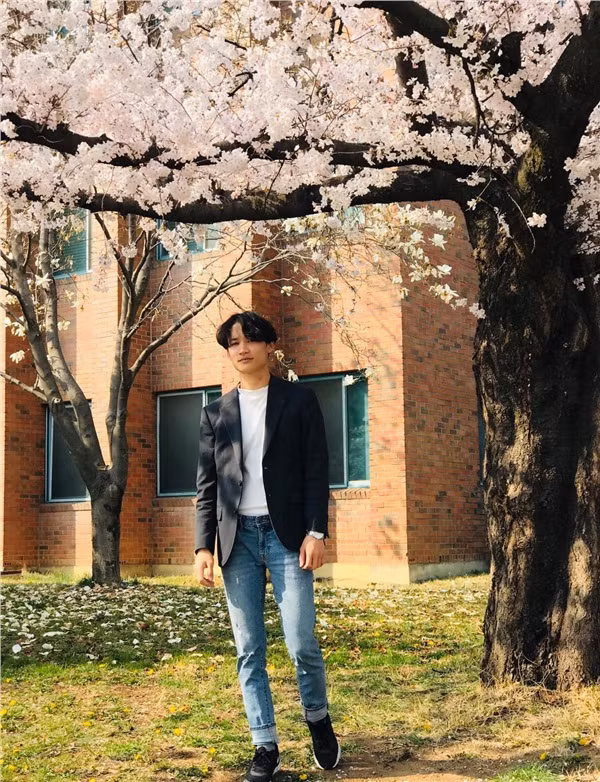 Năm 2015 và 2016, Đăng Cự đều đạt giải nhì cuộc thi nói tiếng Hàn toàn quốc tại Hàn Quốc.