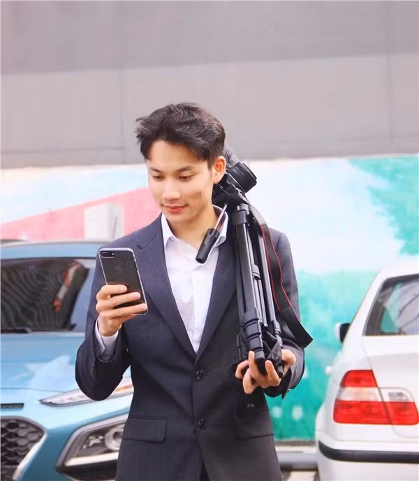 Năm 2017, anh đạt được học bổng trợ cấp của chính phủ Hàn Quốc. Cùng năm đó, anh cũng đạt học bổng nghiên cứu học thuật và học bổng đặc biệt của trường Daegu.