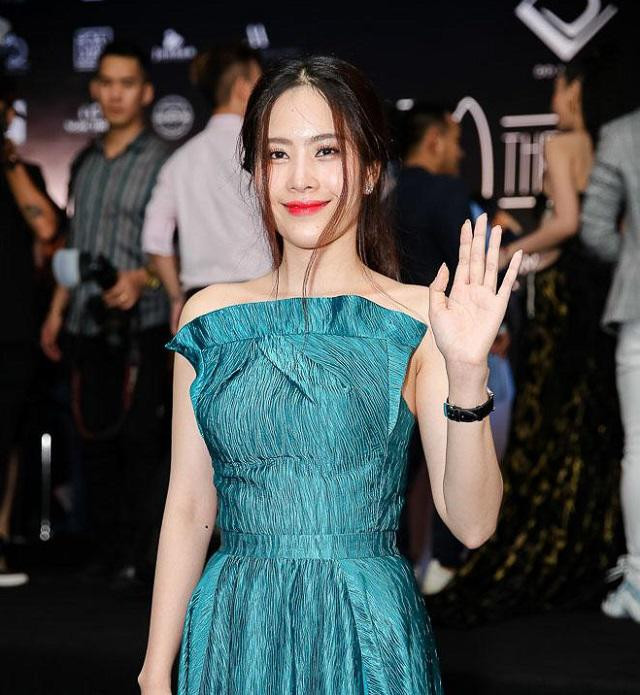 Trước đó, quá nhiều lần cô nàng xuất hiện với những kiểu tóc rất... chán đời. Trước đó, quá nhiều lần cô nàng xuất hiện với những kiểu tóc rất... chán đời.