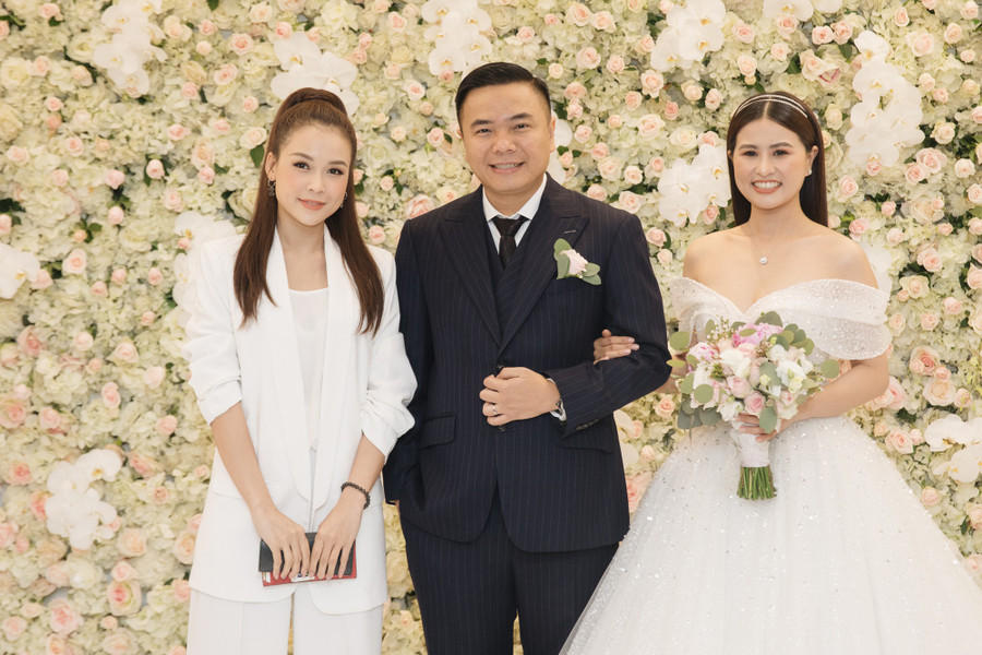 Sam diện sắc trắng nền nã. Sam diện sắc trắng nền nã.