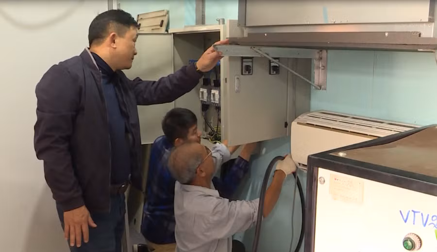 Đài PT-TH Hà Giang phối hợp với Trung tâm truyền dẫn phát sóng, Đài truyền hình Việt Nam lắp đặt thiết bị