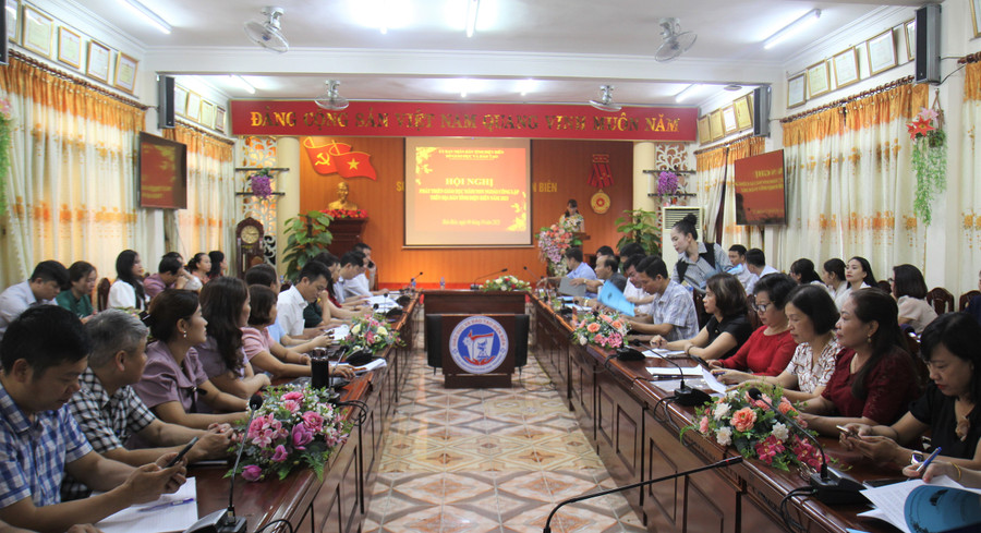 Hội nghị có sự tham gia của lãnh đạo UBND, phòng GD&ĐT các huyện, thị xã, thành phố và đại diện cơ sở giáo dục mầm non ngoài công lập trên địa bàn. Hội nghị có sự tham gia của lãnh đạo UBND, phòng GD&ĐT các huyện, thị xã, thành phố và đại diện cơ sở giáo dục mầm non ngoài công lập trên địa bàn.