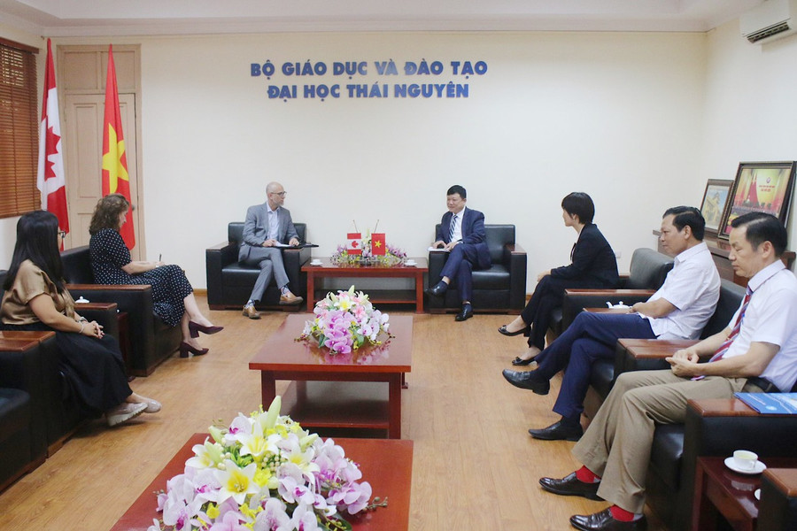 Đại sứ Canada tại Việt Nam làm việc với lãnh đạo Đại học Thái Nguyên.