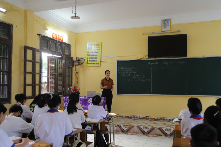 Cô Nguyễn Thị Hằng, giáo viên trường THCS Đức Ninh luôn biết cách truyền cảm hứng học môn sinh cho học trò.