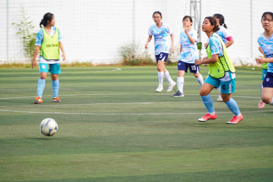 Những màn tranh bóng của các nữ sinh. Những màn tranh bóng của các nữ sinh.