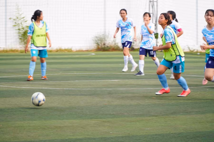 Những màn tranh bóng của các nữ sinh. Những màn tranh bóng của các nữ sinh.