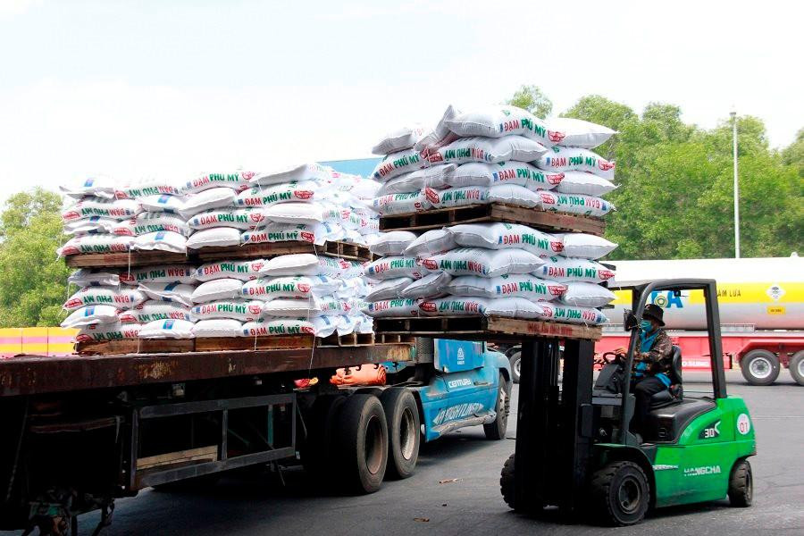 PVFCCo đã kịp thời nắm bắt tốt cơ hội giá phân bón trên thế giới tăng cao để đẩy mạnh xuất khẩu sau khi đã đáp ứng đầy đủ nhu cầu trong nước. PVFCCo đã kịp thời nắm bắt tốt cơ hội giá phân bón trên thế giới tăng cao để đẩy mạnh xuất khẩu sau khi đã đáp ứng đầy đủ nhu cầu trong nước.