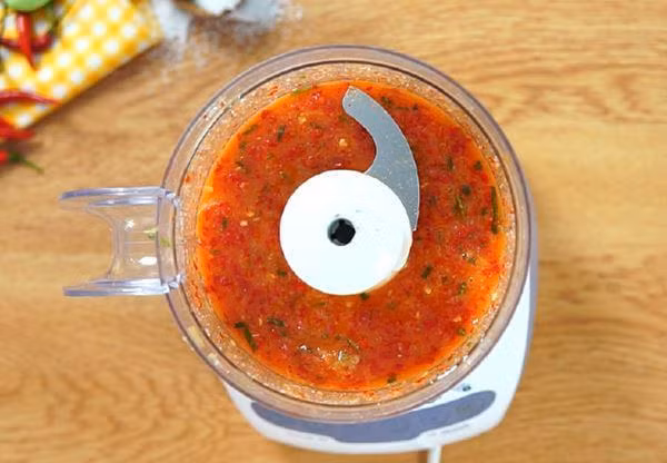 Xay nhuyễn thành một hỗn hợp đặc sánh.