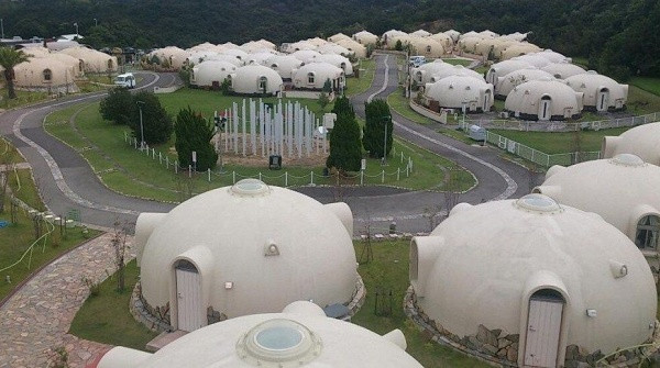 Japan Dome House nhìn từ bên ngoài.