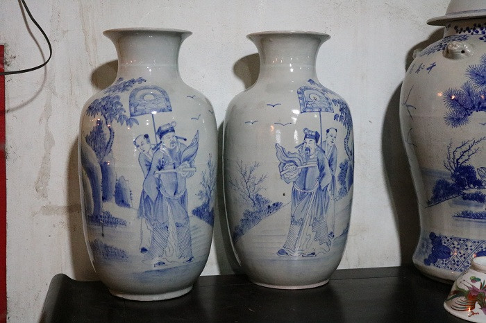 Gốm sứ cổ giá tiền tỉ khoe dáng tại chợ Viềng ảnh 4 Gốm sứ cổ giá tiền tỉ khoe dáng tại chợ Viềng ảnh 4