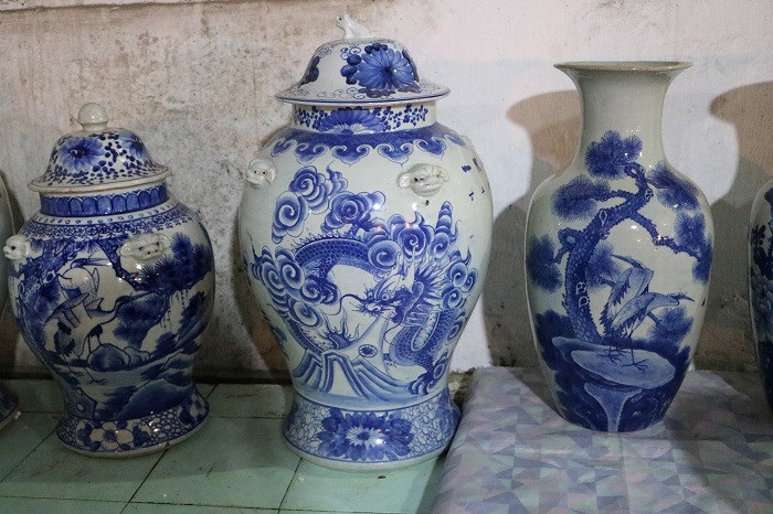 Gốm sứ cổ giá tiền tỉ khoe dáng tại chợ Viềng ảnh 2 Gốm sứ cổ giá tiền tỉ khoe dáng tại chợ Viềng ảnh 2