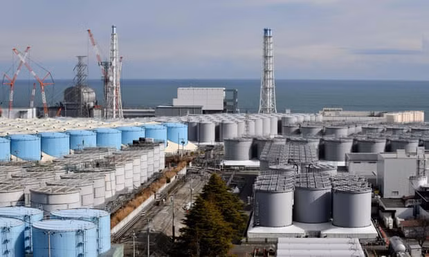 Các lò phản ứng và bể chứa nước tại nhà máy điện hạt nhân Fukushima Daiichi của công ty Điện lực Tokyo. (Ảnh: AFP)