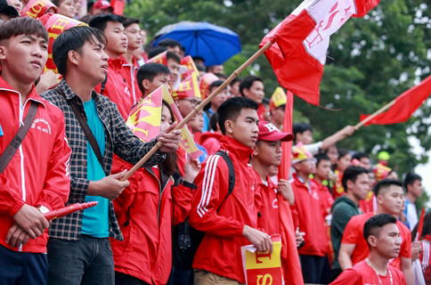 Tuy được sự cổ vũ nhiệt tình của khán giả nhà, nhưng đội chủ nhà Bách khoa vẫn để ĐH Huế cầm hòa với tỷ số 1-1 Tuy được sự cổ vũ nhiệt tình của khán giả nhà, nhưng đội chủ nhà Bách khoa vẫn để ĐH Huế cầm hòa với tỷ số 1-1