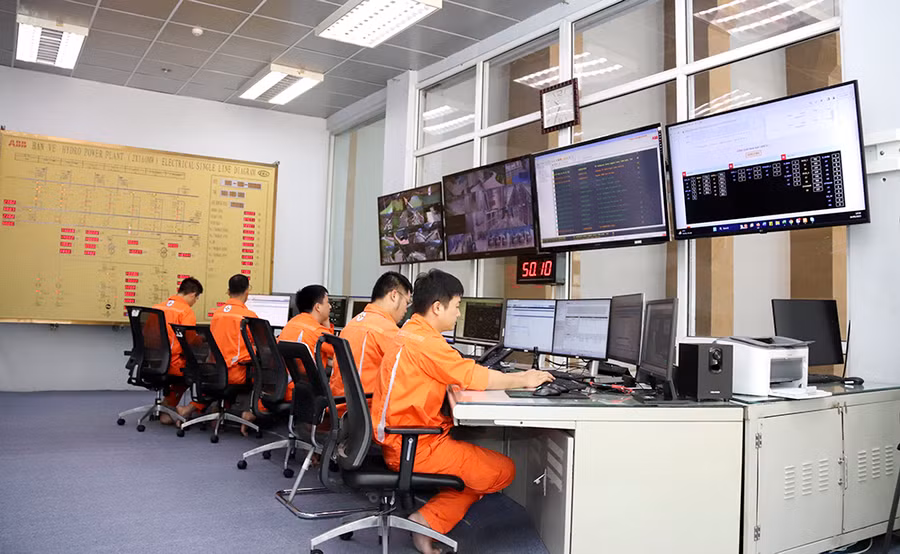 Phòng điều khiển trung tâm Nhà máy Thuỷ điện Bản Vẽ. Ảnh: Phạm Tâm.