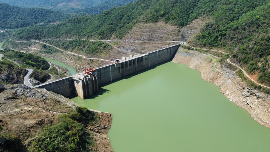 Mực nước hồ Thủy điện Bản Vẽ xuống thấp có nguy cơ ảnh hưởng đến an ninh cung cấp điện và nhu cầu dân sinh. Ảnh: Phạm Tâm. Mực nước hồ Thủy điện Bản Vẽ xuống thấp có nguy cơ ảnh hưởng đến an ninh cung cấp điện và nhu cầu dân sinh. Ảnh: Phạm Tâm.