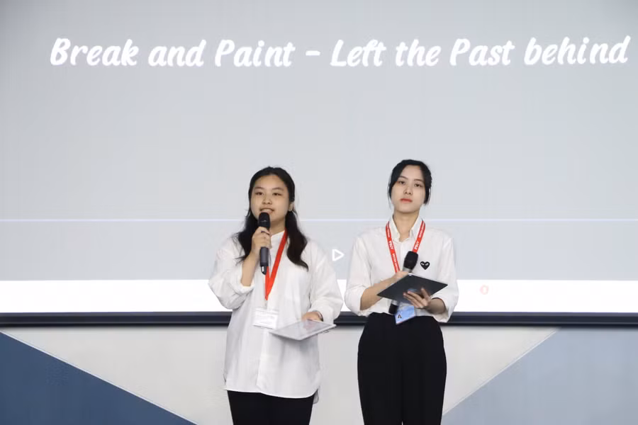 Đại diện ban tổ chức giới thiệu về mục đích của chương trình.