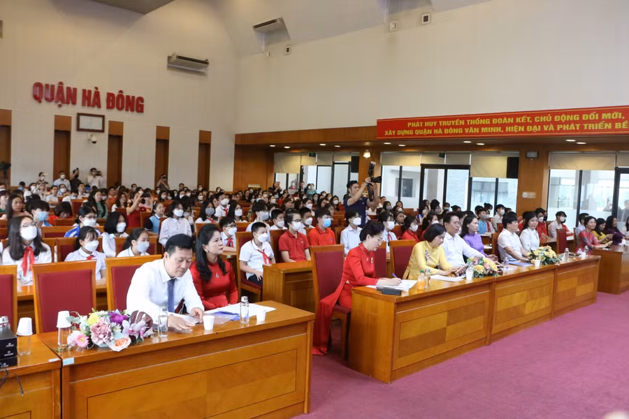 Các đại biểu tham dự hội nghị.