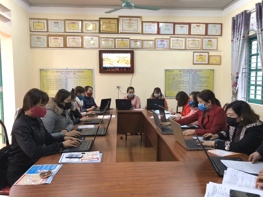 Trường MN Vũ Yển thực hiện bồi dưỡng chuyên môn trong thời gian HS nghỉ học.