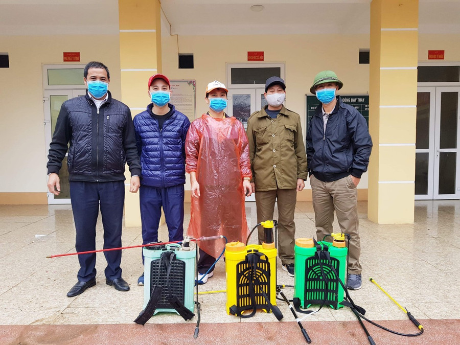 Chuẩn bị phun tiêu độc khử trùng tại trường THCS2 Chuẩn bị phun tiêu độc khử trùng tại trường THCS2