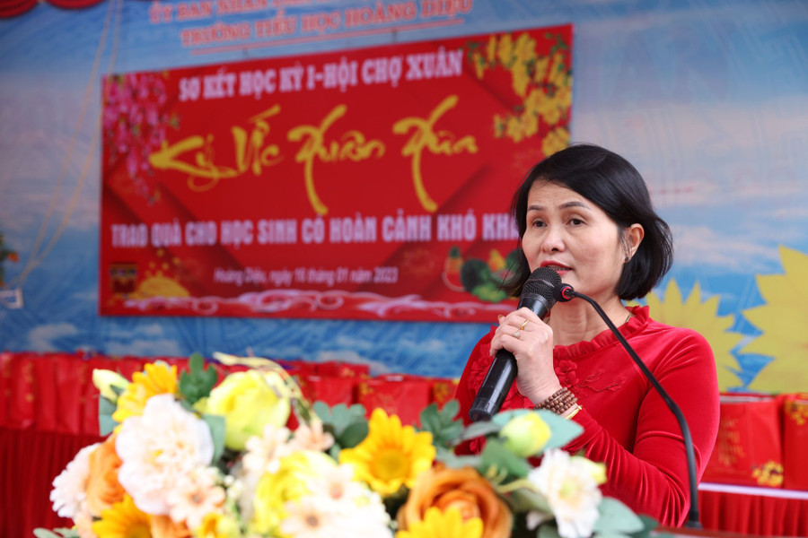 Cô Nguyễn Thị Thu Hương - Hiệu trưởng nhà trường nhấn mạnh tới ý nghĩa của chương trình. Cô Nguyễn Thị Thu Hương - Hiệu trưởng nhà trường nhấn mạnh tới ý nghĩa của chương trình.