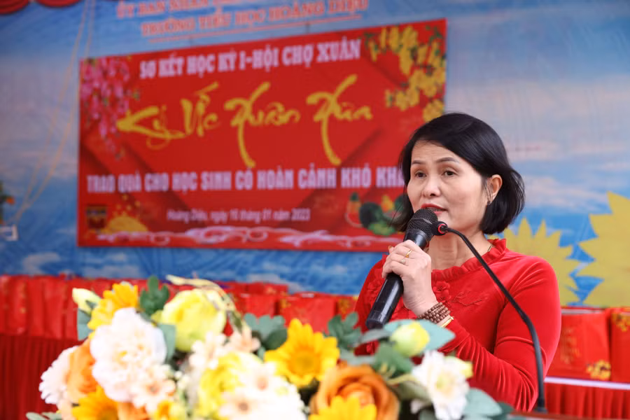 Cô Nguyễn Thị Thu Hương - Hiệu trưởng nhà trường nhấn mạnh tới ý nghĩa của chương trình.