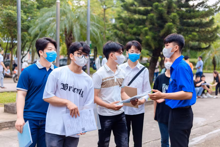 Năm học 2023 - 2024, trường Đại học Kỹ thuật Công nghiệp tuyển sinh được trên 2.000 sinh viên.