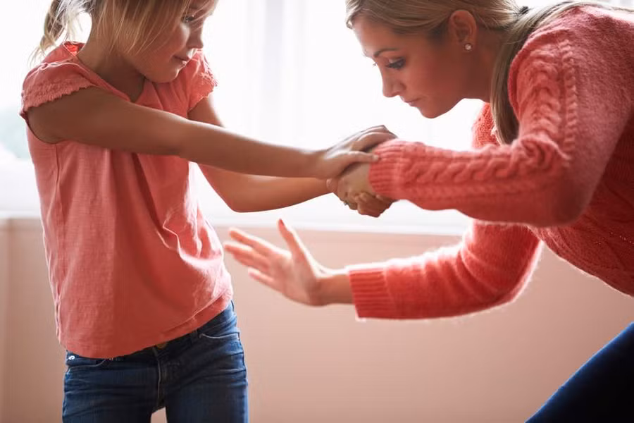 Đánh trẻ em dù là để dạy dỗ cũng bị coi là bạo lực trẻ em