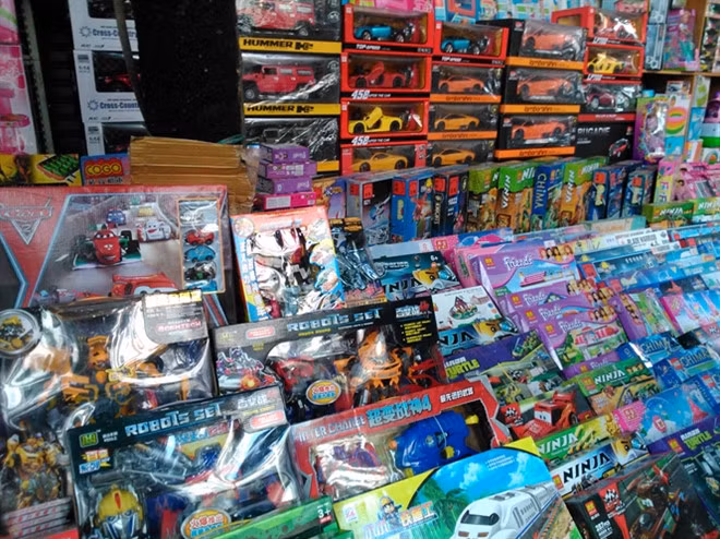 Sức khỏe - Đồ chơi Trung thu: Cảnh báo mối nguy cho sức khoẻ của trẻ