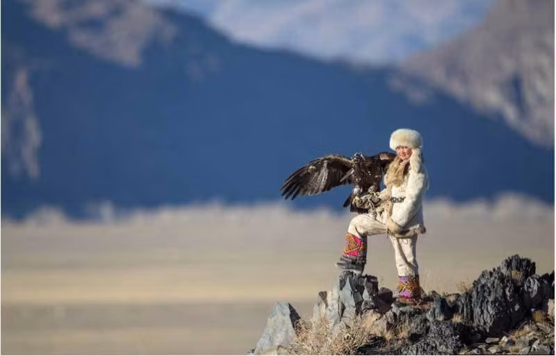 Thiếu nữ săn đại bàng Mông Cổ.