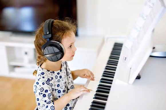 7-dau-hieu-tang-dong-giam-chu-y-o-tre-ngoisao.vn-w760-h506 0 rối loạn tăng động, tăng động, chăm sóc trẻ nhỏ đúng cách