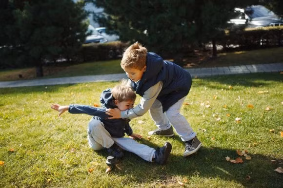 6-dau-hieu-tang-dong-giam-chu-y-o-tre-ngoisao.vn-w760-h506 1 rối loạn tăng động, tăng động, chăm sóc trẻ nhỏ đúng cách