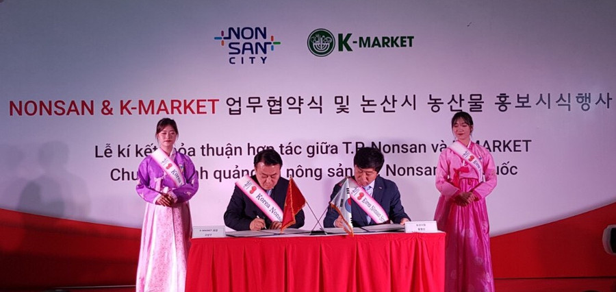 Lễ ký kết thỏa thuận hợp tác giữa TP Nonsan và K-Market. Ảnh: BTC
