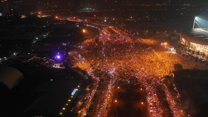 Triệu người xuống đường mừng tuyển Việt Nam vô địch AFF Cup 2018 ảnh 10