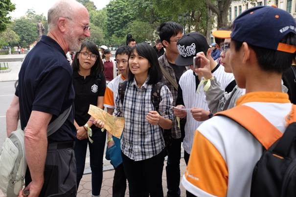 Giao tiếp với khách nước ngoài – một trong những cách học tiếng Anh hiệu quả