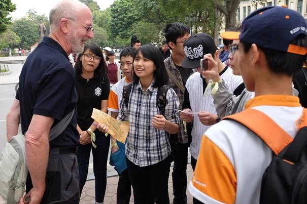 Giao tiếp với khách nước ngoài – một trong những cách học tiếng Anh hiệu quả