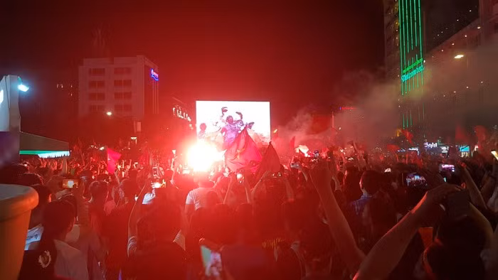 Triệu người xuống đường mừng tuyển Việt Nam vô địch AFF Cup 2018 ảnh 20 Triệu người xuống đường mừng tuyển Việt Nam vô địch AFF Cup 2018 ảnh 20
