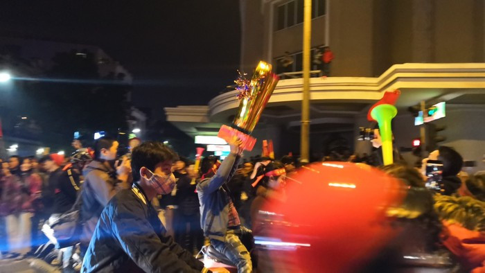 Triệu người xuống đường mừng tuyển Việt Nam vô địch AFF Cup 2018 ảnh 22