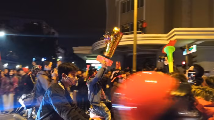 Triệu người xuống đường mừng tuyển Việt Nam vô địch AFF Cup 2018 ảnh 22 Triệu người xuống đường mừng tuyển Việt Nam vô địch AFF Cup 2018 ảnh 22