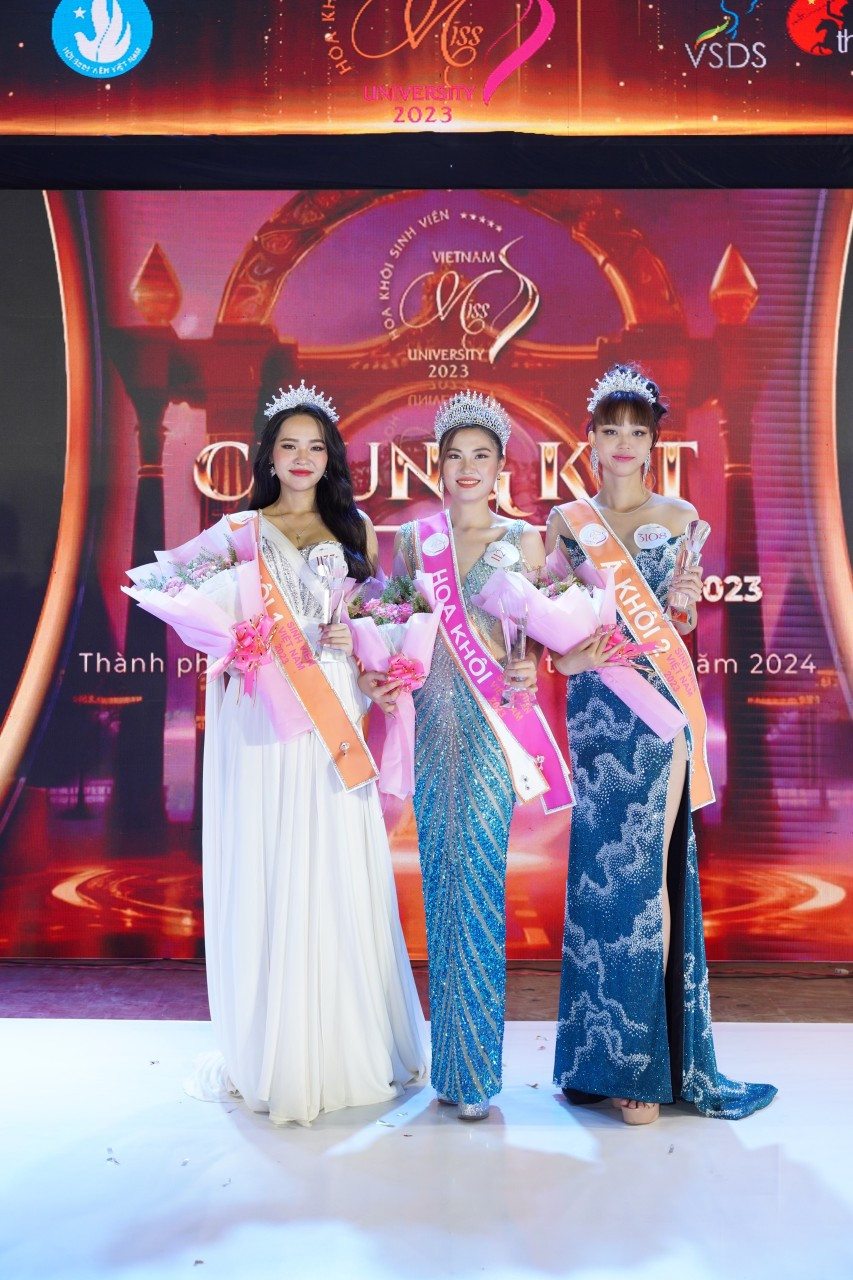 Hoa khôi Trịnh Huyền Mai và 2 Á khôi Hoa khôi Sinh viên Việt Nam 2023. Hoa khôi Trịnh Huyền Mai và 2 Á khôi Hoa khôi Sinh viên Việt Nam 2023.