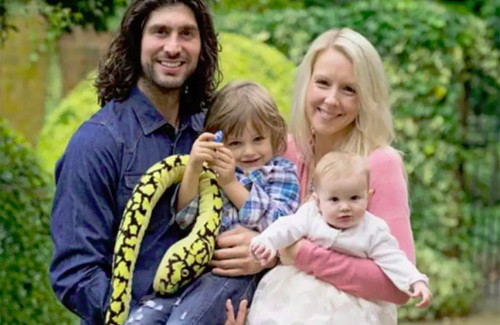 Cùng bạn đời Markerle, con traiLuca và con gáiAurora, chị Sara nói rằng mình có cuộc sống cân bằng giữa gia đình và công việc nhờ công việc có thể làm ở bất cứ đâu. Cùng bạn đờiMarkerle, con traiLuca và con gáiAurora, chị Sara nói rằng mình có cuộc sống cân bằng giữa gia đình và công việc nhờ công việc có thể làm ở bất cứ đâu. Ảnh: Inews.