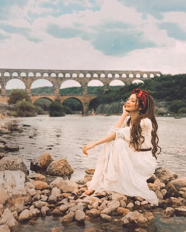 “Công chúa tóc mây” gốc Việt gây sốt với bộ ảnh chụp nơi quê nhà ảnh 11