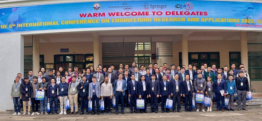 Các đại biểu tham dự hội thảo.