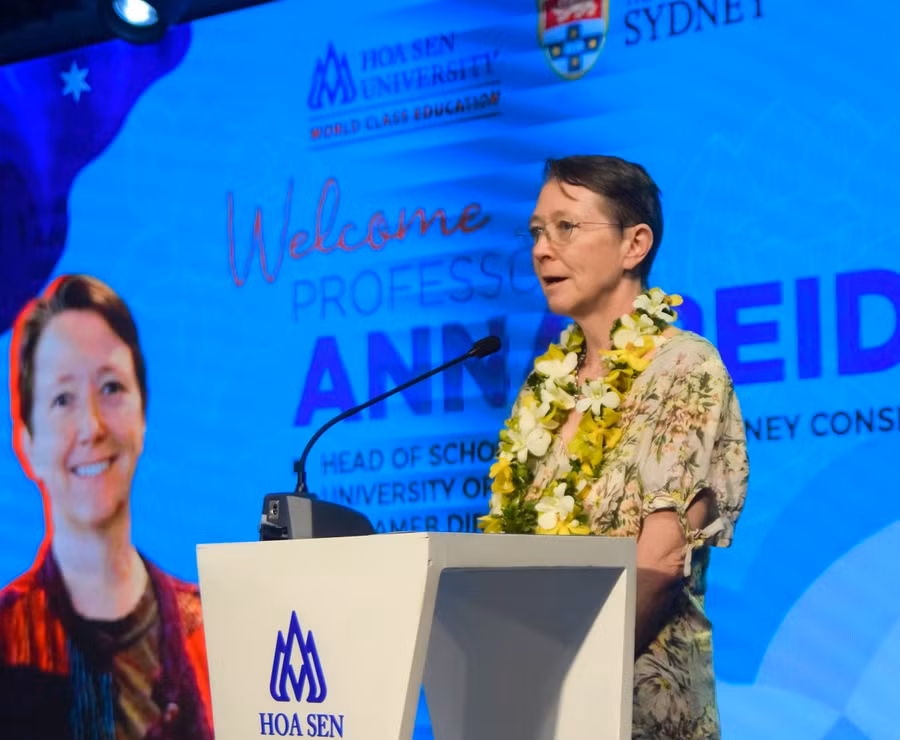 GS Anna Reid- Giám đốc Nhạc viện Sydney, ĐH Sydney, Giám đốc Hội đồng Khảo thí âm nhạc Úc(AMEB) phát biểu tại buổi làm việc