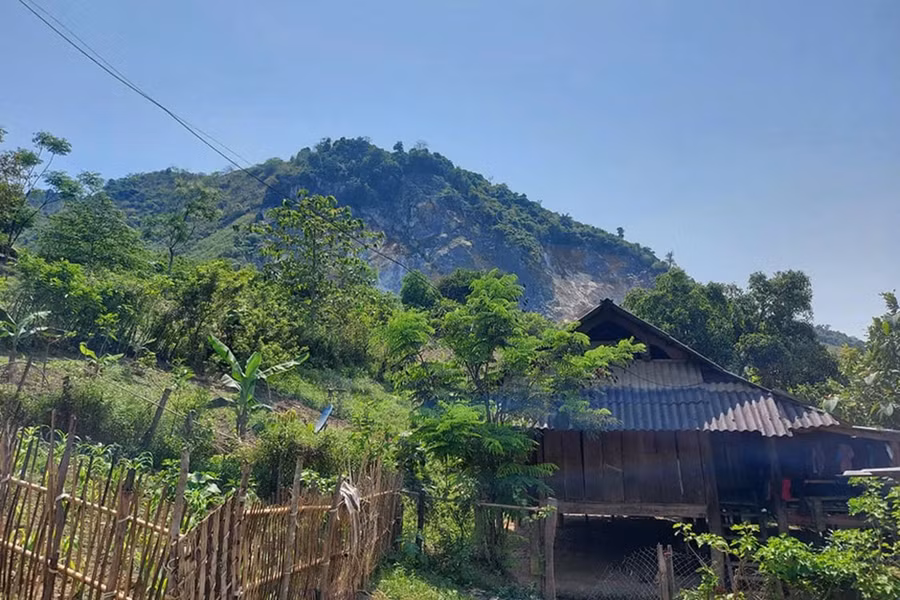 Khu vực mỏ đá Kim Đa chỉ cách nhà dân khoảng 200m.