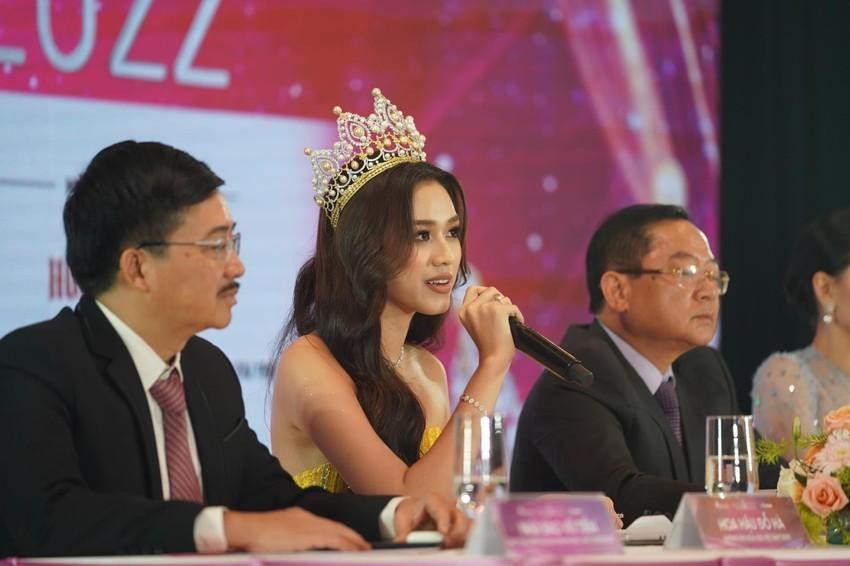 Thí sinh Hoa hậu Việt Nam 2022 được xăm lông mày, chỉnh sửa răng ảnh 1 Thí sinh Hoa hậu Việt Nam 2022 được xăm lông mày, chỉnh sửa răng ảnh 1
