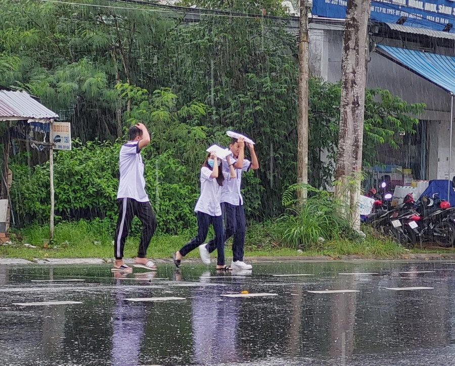Chiều 7/7, thí sinh làm bài trắc nghiệm đầu tiên thi tốt nghiệp THPT ảnh 53 Chiều 7/7, thí sinh làm bài trắc nghiệm đầu tiên thi tốt nghiệp THPT ảnh 53
