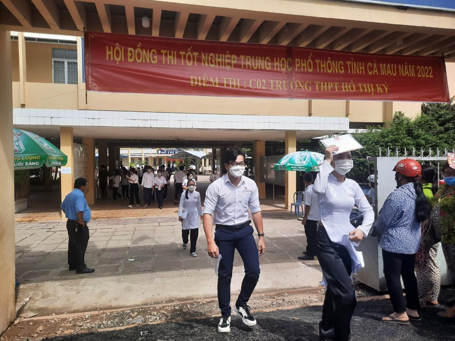 Thí sinh rời trường thi Thí sinh rời trường thi